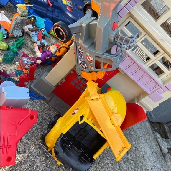 1980s Ghostbusters Toys 65+ Pieces Tower Characters Bag Cars - Picture 4 of 6